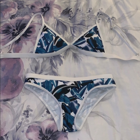 Bikini - Picture 1 of 2